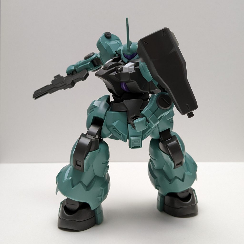 一見するとジオン系っぽいデザインなのですが、コンセプトやレイアウトはグスタフ・カールに近い気がします。