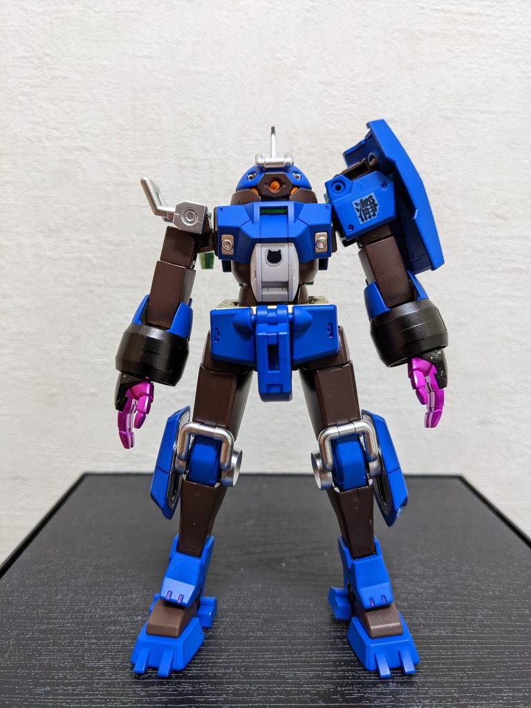 Before「あーしにこんな地味な色のMSに乗れってかぁ?!ザケンじゃねぇ😤!塗り直しだ、塗り直し!!」と、完成予想のCG見せてもらってから作業に入ったのに、出来上がってからキレるチュチュ先輩・・・以上、毎度の妄想劇場ですが😅、自分も完成してみて「何かが足りない🤔」気がしたんですよね・・・