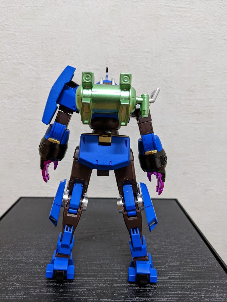 背面バックパックは、長瀞さんの通学用のリュックサックの色によせました。なお、長瀞さんいくら日焼けしてるからって、肌色ここまで濃くないのですが、ガンマカの色数・・・いや、地球寮のペンキの在庫の関係で寄せられる範囲内で寄せた、ってことで御了解ください😊