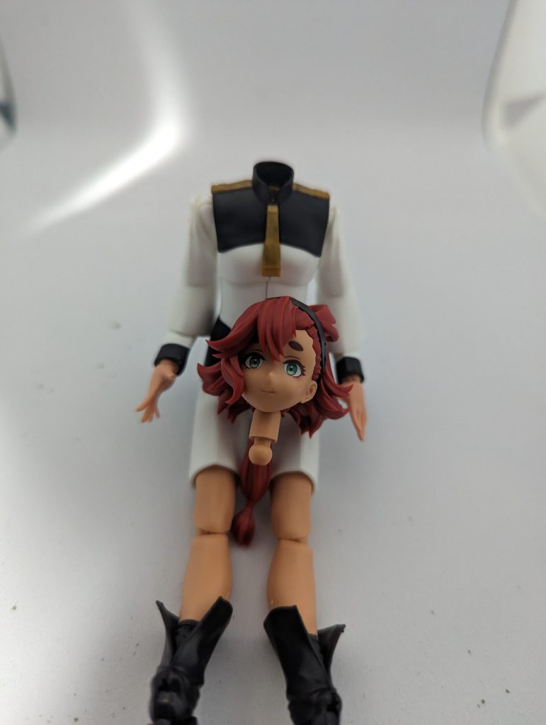 作り方①スレッタの頭を引っこ抜きます。