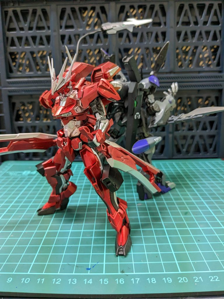 前作と比べて、正統派のシルエットにまとまったと思います。