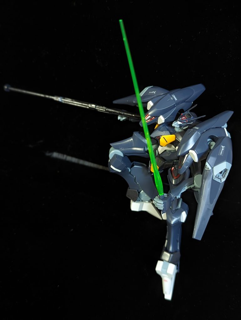 ビームサーベルは腕に内蔵。