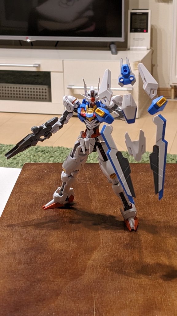 透明プラ板、透明プラパイプとジャンクパーツで構成。