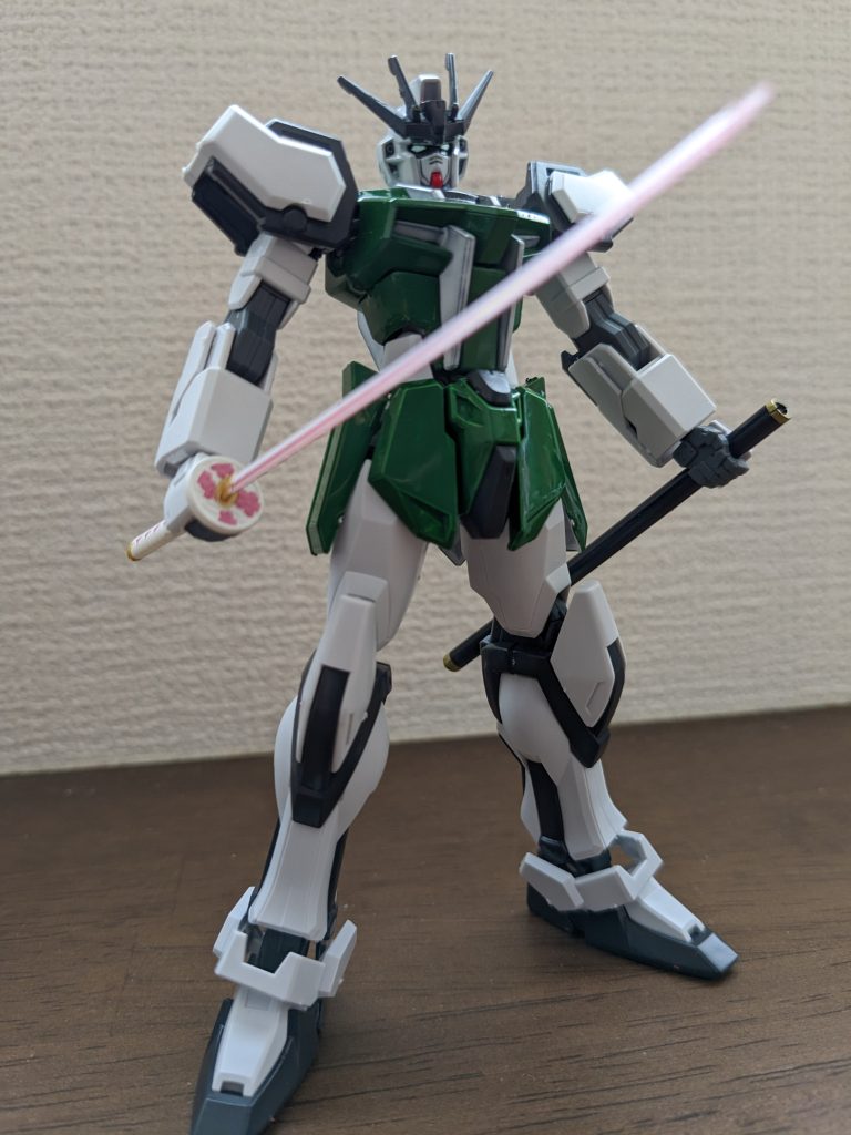 ４番目は妖夢イメージグリーンと白メイン、足のライン等はティターンズブルー1。頭はアンテナがティターンズブルー1で頭部はライトグレー（分かりにくいですが…）、カメラアイはメタルグリーンです。武器は鬼滅の刃コレクションのカナヲの刀です。