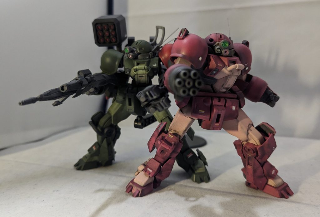 前回作ったマッドドッグカスタムと。元ネタ的にはこの2機が相まみえる事は無かった訳ですがそれでも2機揃うとやっぱりむせますねw。