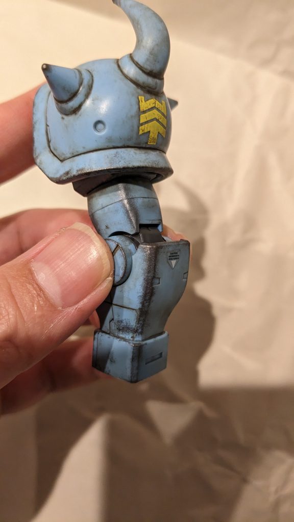 汚しの手順は→ウェザリングカラー:グランドブラウン→リアルタッチマーカー:ブラウン1→スポンジチッピング:焼鉄色→タミヤウェザリングマスター:Cセット→水性プレミアムトップコートこれでバッチリ。