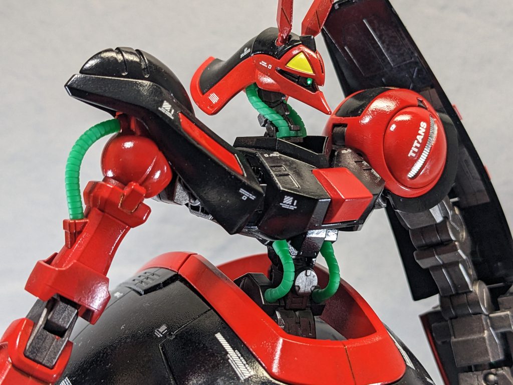 各部のアップ。ガンダムデカールとハイキューパーツさんのを貼っています。