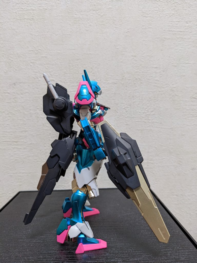 右側面本体をやたら派手にした分、ライフルとバックパックは渋くまとめておきました。ビットステイヴは、個人的に「隠し玉、奥の手」だと思ったので、バックパックと同色にしてみました(ガンビットライフルは派手ですが😅)