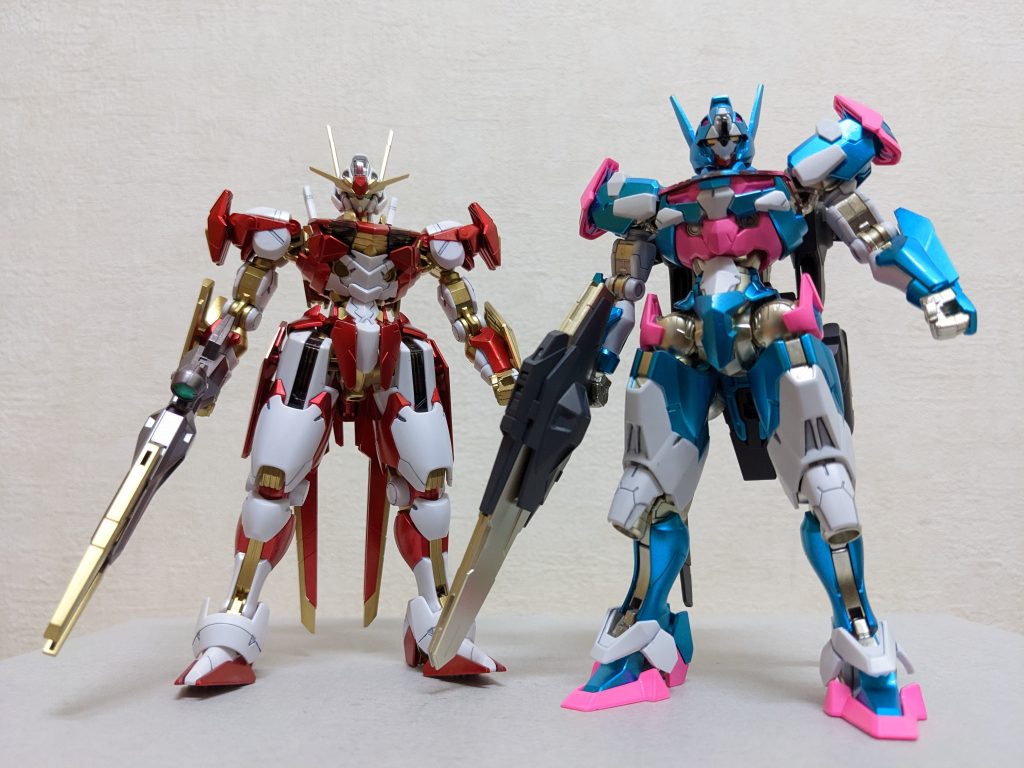 「大晦日のガンダム姉妹」姉「エアリアル、カウントダウンパーティー🕺に間に合わないじゃない！早くおし！！」妹「ルブリスお姉様、待ってぇ〜💦」オリカラの２機並べてパシャり😄