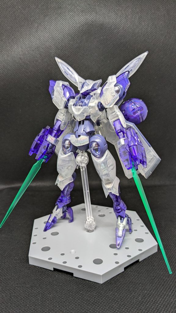塗装はガンダムマーカーエアブラシシステムにて月光蝶ホロシルバー、メッキシルバー(肩とか足の付け根のクリアパーツがはいるフレーム部)のみの使用です。ホロカラーいいですね😍