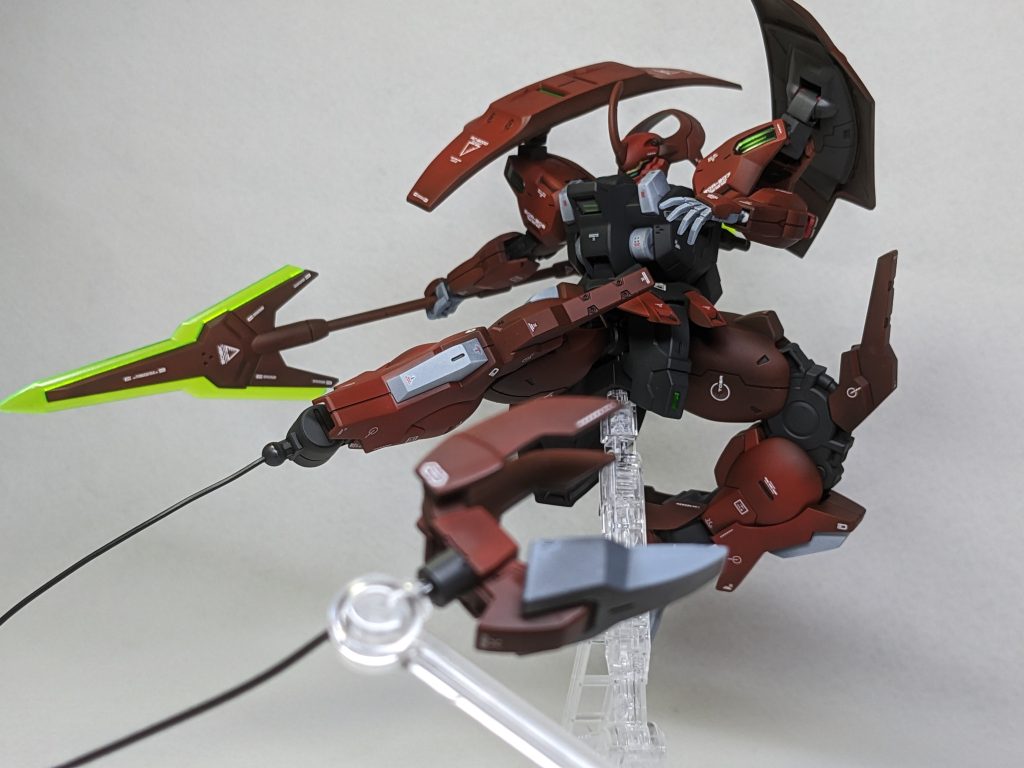 手前の足は手で持ちながら撮影しました。