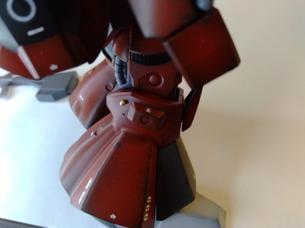 ポチッと見えているのが真鍮線です。他の方々の後はめ加工を見てベストな方法を勉強していきたいと思います。