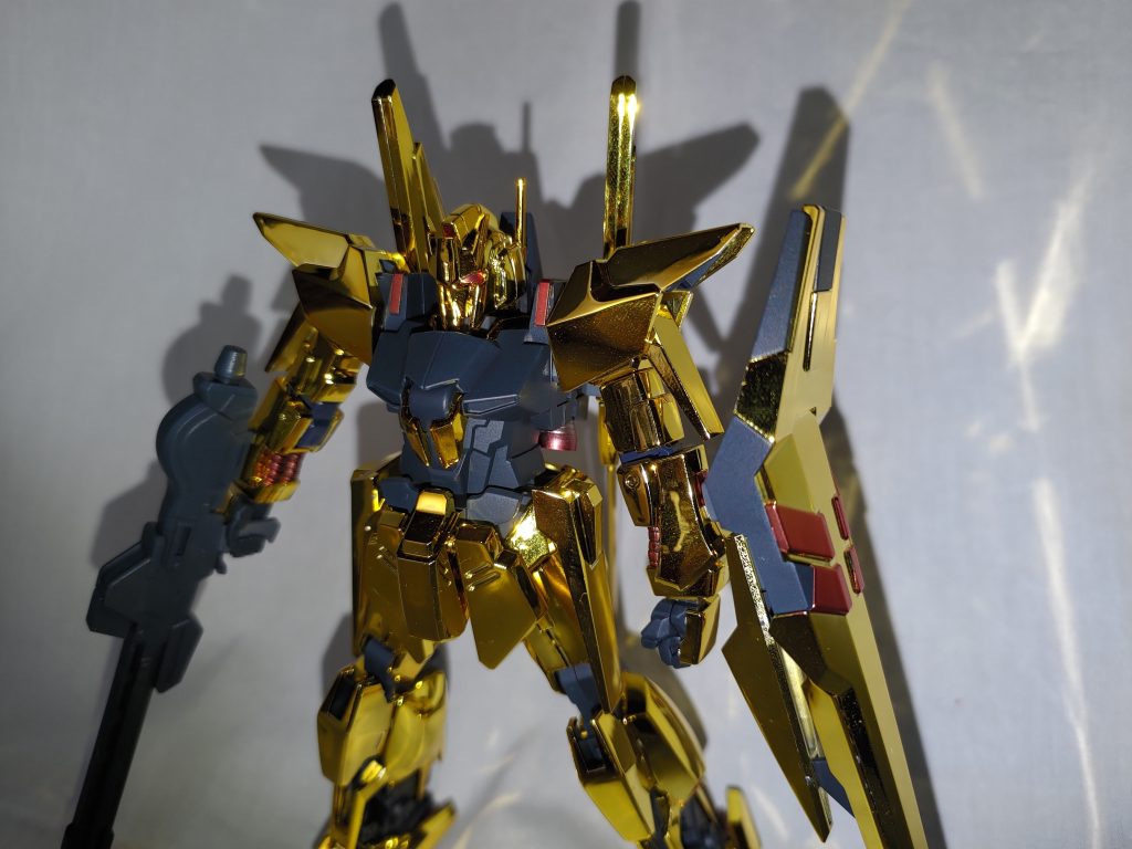 カメラアイ部分はちょっと狂気のイメージなるかと思いこちらもクリアーレッドで塗装