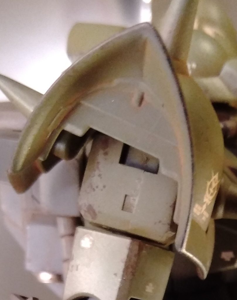 肩アーマー。　こちらは縁を薄くしてみました。