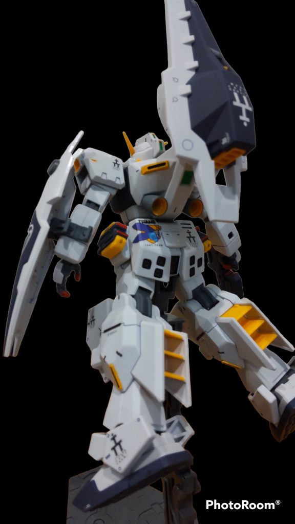 メカメカしい所や派手なマーキングが良いです。見栄えするので素組み派に優しい(^^)