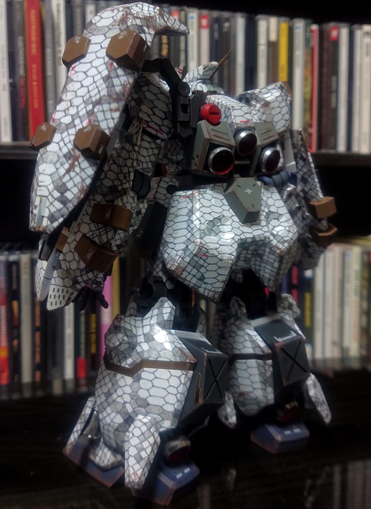 形成色をいかしている部品もあります。