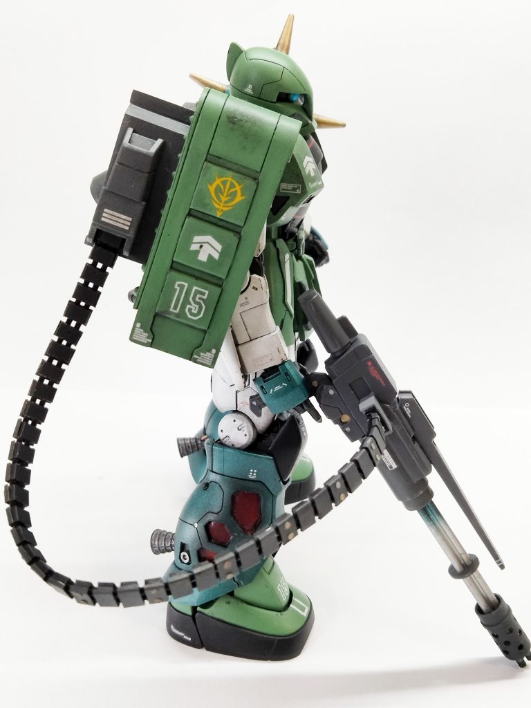 大きく形を変えてはいないですが、自分が思うカッコイイを詰め込んでみました。給弾ベルトはエバーグリーンのプラ棒と金麦缶等を使ってます。端にはハイキューパーツのネオジムで付け外しを簡単にしました。