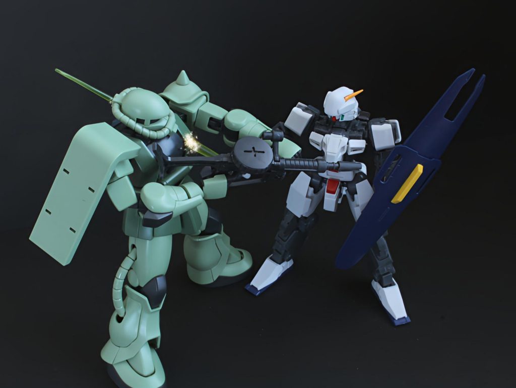 従来通りのビームサーベルを装備 機体が小型化されていることもあり、相手の懐に潜り込んで接近戦を仕掛けやすくなっている シールドはMSA-003ネモのモノを装備。頭部には装弾数は少ないが、60mmバルカンが搭載されている