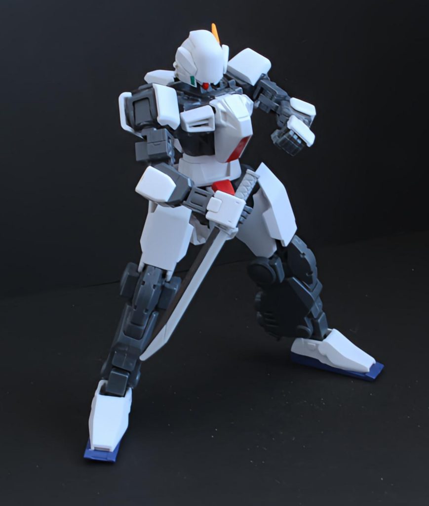 オプションとして、リアアーマーに装備されるヒートサーベルが用意されている