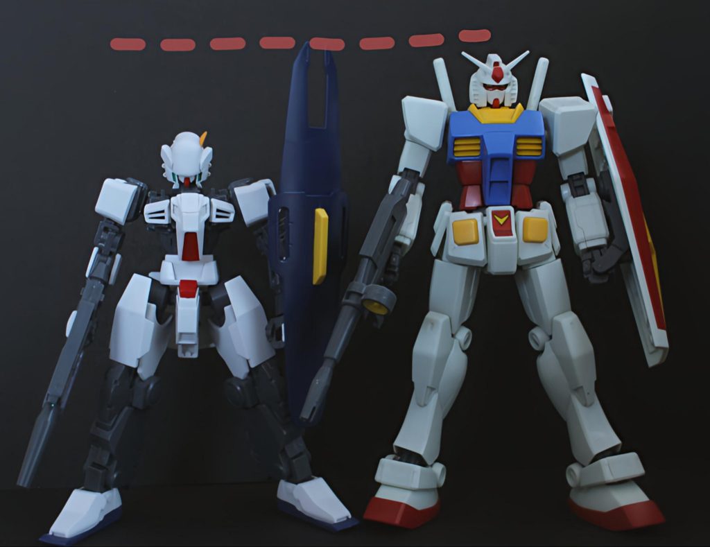 18.0mのRX-78-2 ガンダムより小型に設計されている 頭部にはガンダムタイプのモノが使用されているが、不要の争いが起きないようバイザーで覆われている