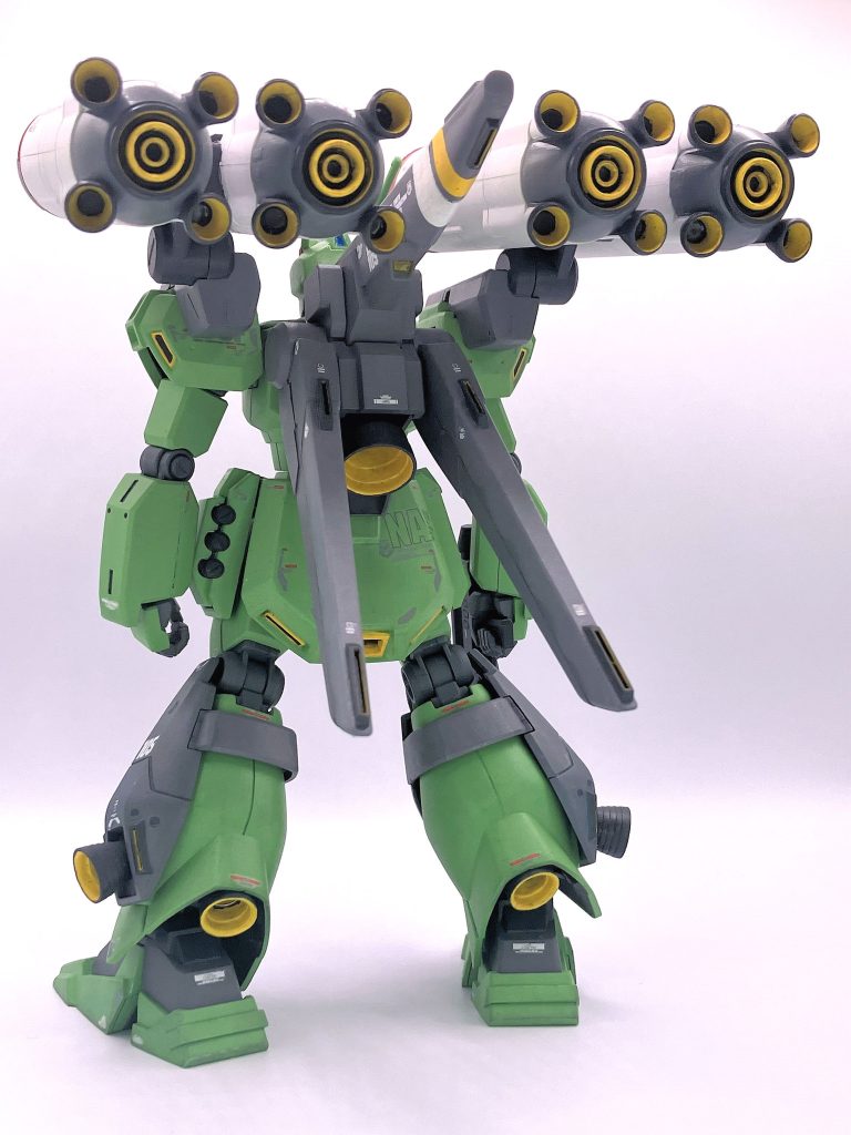 ミサイルの塗分けは大変でした。驚きの白さでしたΣ