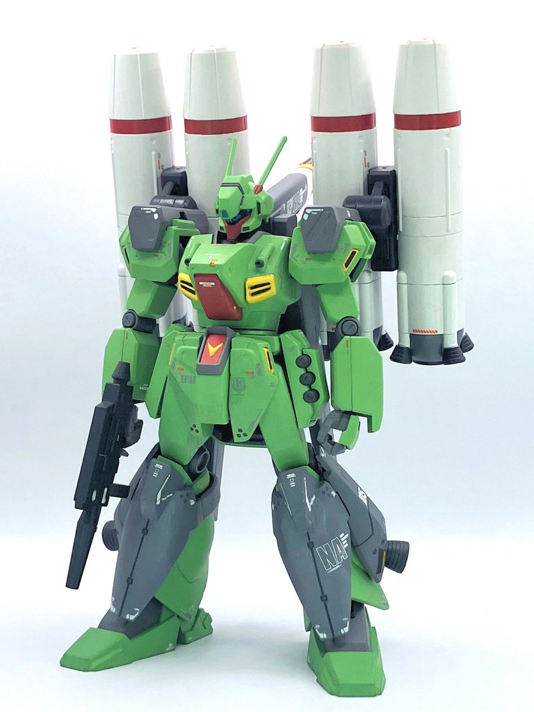 キットは劇中のオリジナル版よりはカトキハジメ氏のメカニカルアーカイブス版に近い印象だったので、カラーリングも彩度を上げたグリーンにしましたが、もう少しブルーを足せば良かったかも。