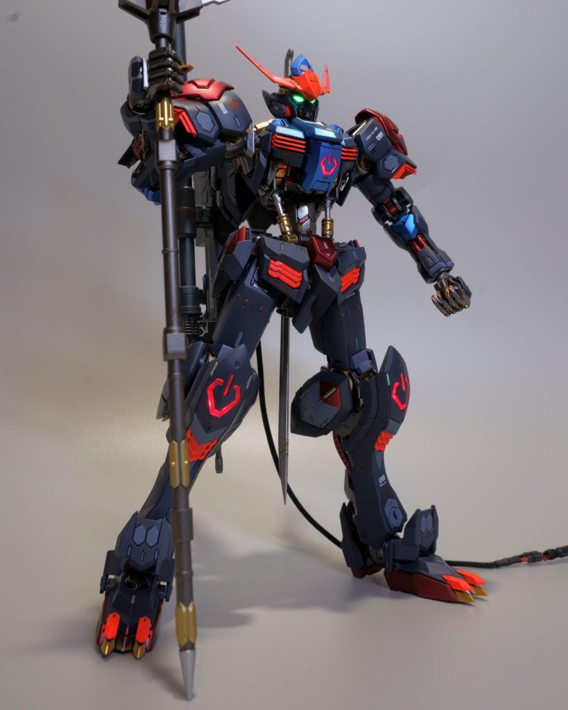 ガンダムフレームは、ダークブルーイッシュパープルです。薄い方はブルーフォグ+?です。