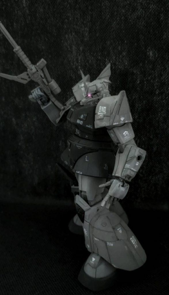 これを制作していた頃はまだ学生でお金もなくデカールも買えなかったので絵の具でデカールを再現しました。筋掘り道具も無かったので彫刻刀で彫ってました💦プラ版だけはあったのでディテールアップに一役買ってます⭐紛失していたハンドパーツはHGBC次元ビルドナックルズ（丸）を使用しました 