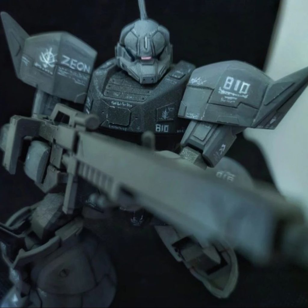 完成して数日後頭部アンテナが折れました(T_T)　社会人になった今「よく初めての改造と塗装でここまでできたなぁ〜」と正直自分に感心しました💦