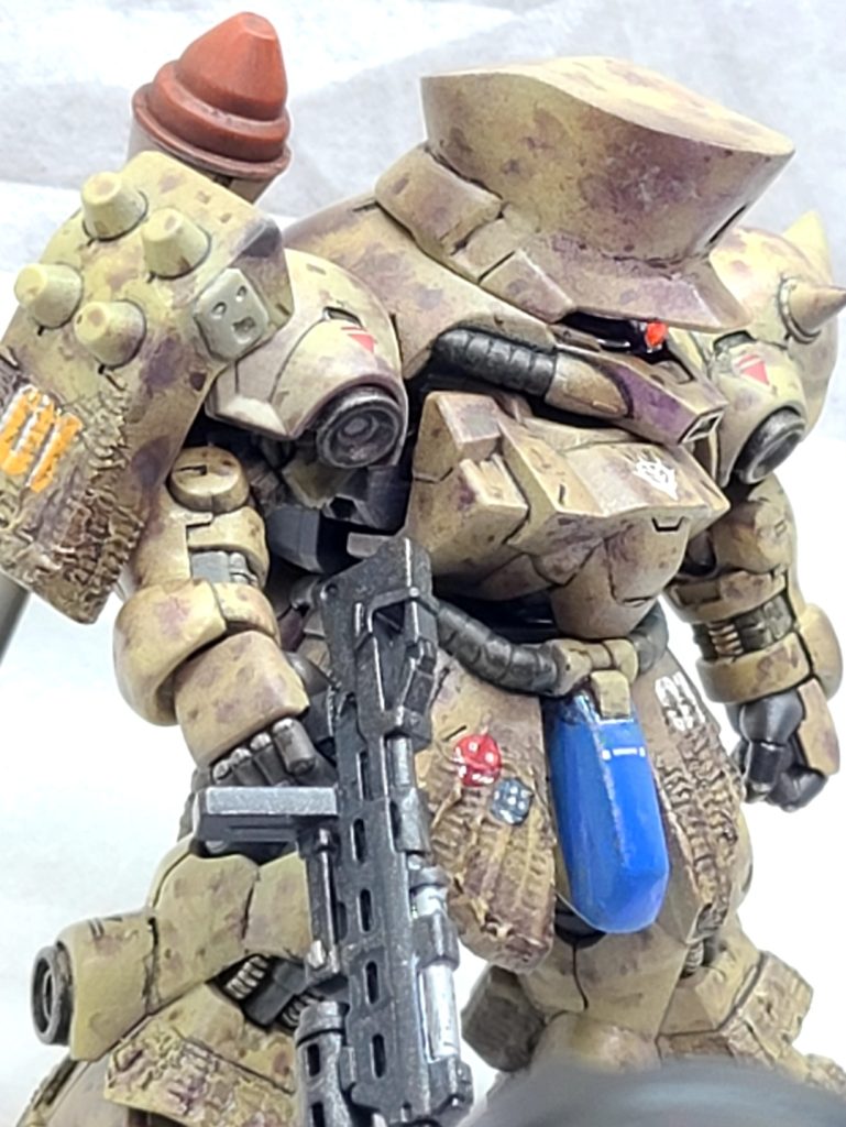 銃は、コミック作中に描かれるスマートガン、、、ではなく、付属のもののままです(^_^;)いつか気が向いたらなにかででっち上げて持たせるかもしれません。