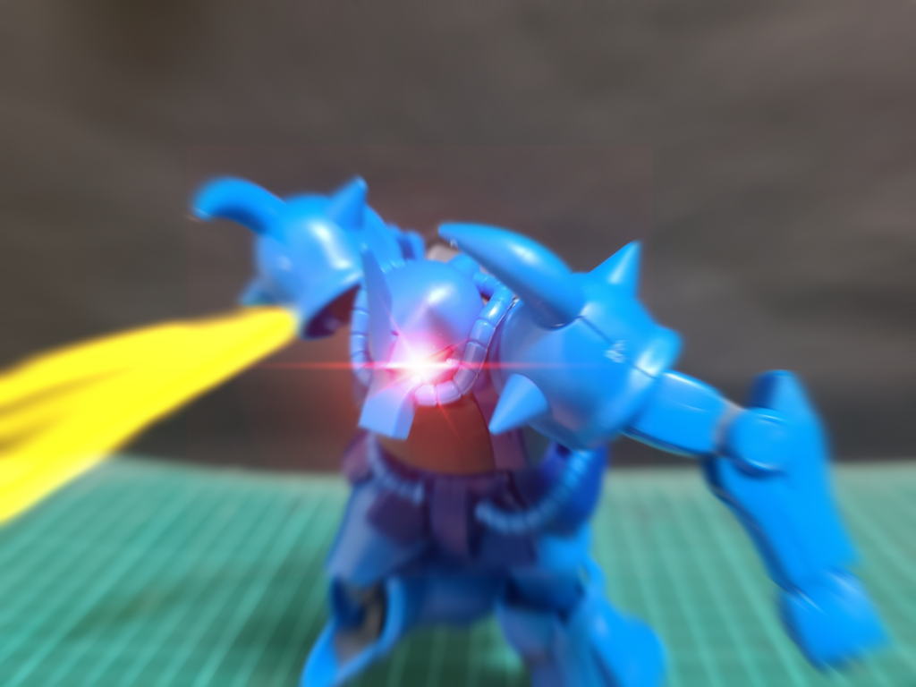 迫り来るグフ　　　　　　ズァァァ！！ハウンドδ「来んなぁ！」