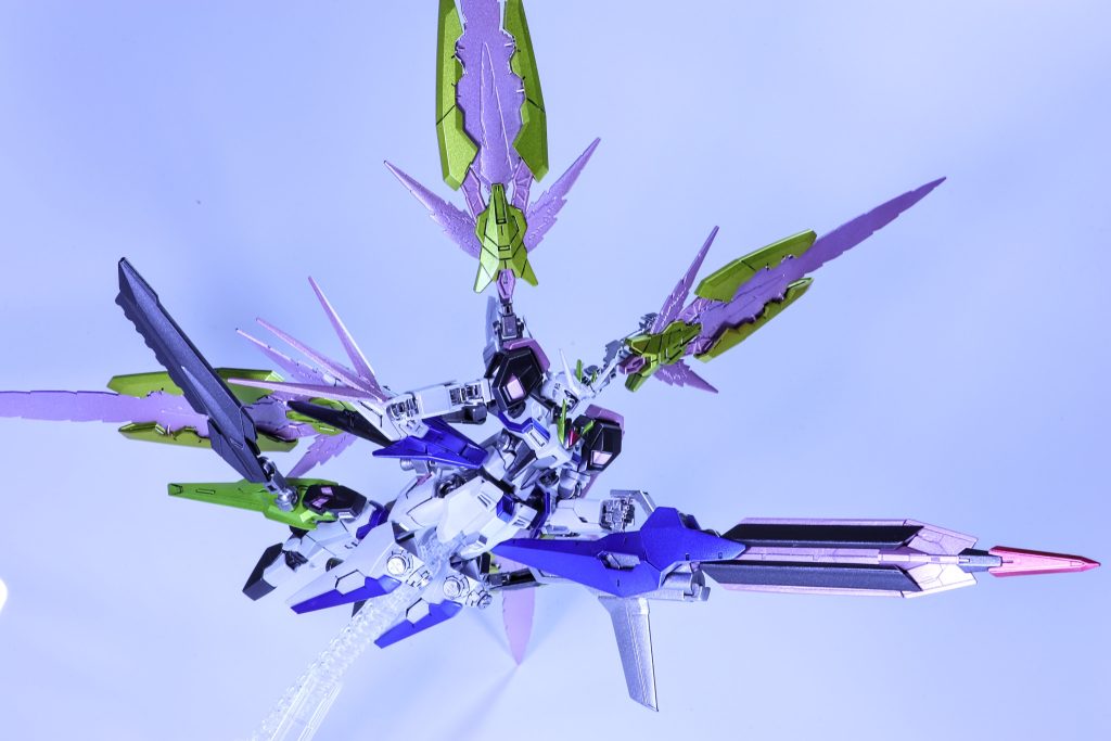 　今回の投稿はこれで以上になります！いや、ホントにお恥ずかしい位に投稿期間が空いて申し訳ありませんでした！穴があったら入りたい思いです。　今回は慣れないストーリー性を持たせようともしましたが…やはり向いてませんね、中途半端に諦めました。隠れストーリーですが「ストライクFの開発主任 兼 メインパイロットであるユー○・ス○ラ○アが実戦試験中に突如暴走し測定不能な速度でロストした………………。ーーーーーーーーーーーーーーーーーーーーーそれから2年、ストライクFとメインパイロットの所在は不明のままであったが、再び地球圏に姿を表したストライクF。その目的は不明だが未知の力を示した機体を確保するため、用意されたのは同じ輝きを放つMS「ストライクFⅡ-S」、その機体を操るのはストライクFのパイロットの友人であるナ○ハ・タ○○チだった。彼女が彼と再会し、知ることになった真実とはーーーーーーーー。」みたいな展開を考えていましたが、文章力のない自分にそんなモン書けるかー！！って話です。