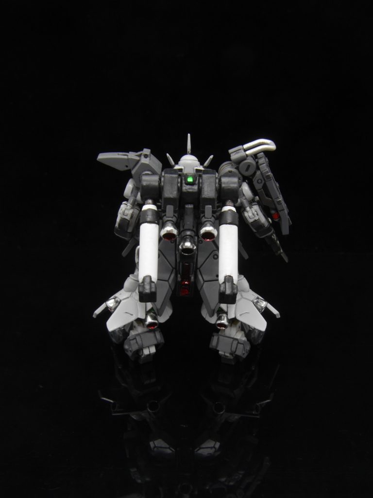 各バーニアと銃剣の刀身には、ガンダムマーカーのメッキシルバーを使用しました。完全乾燥には、なんと一週間以上(9日？？)かかるそうですが、ほぼ固定のミニチュアなら問題ありませんね。私でも手軽にメッキ調に出来て自己満足に貢献してくれます◎