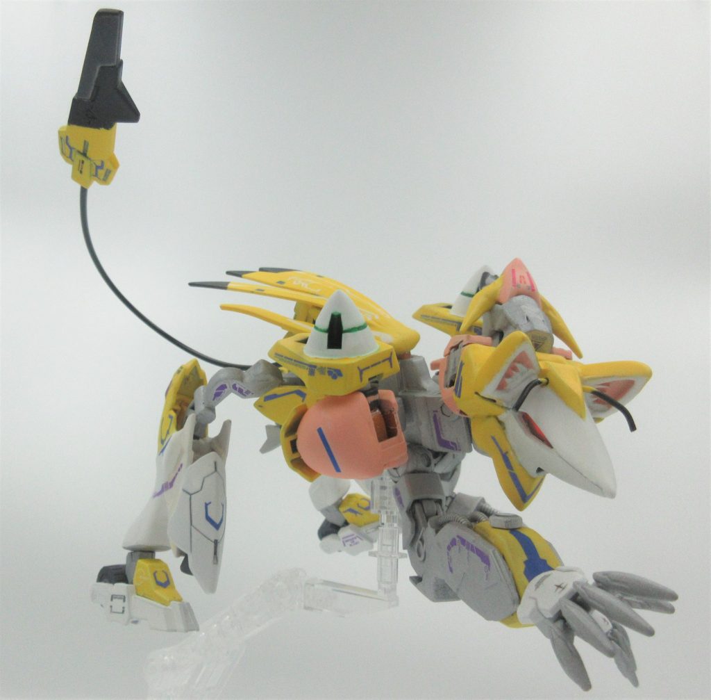 ただし 2基の GNドライブの 搭載により、機体としては充分すぎる 推進力を有しているため、この武装でも 戦闘能力は 非常に高い。 🦝「フェネックは やっぱりすごいのだー!」🦊「いやいや、照れるね~」