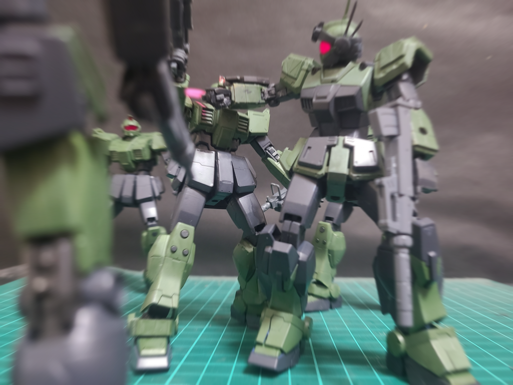 ハウンドα「終わったから戻ってみればてめぇらなにやってんだ…?」VH兵「うっ!!」ハウンドδ「た、隊長…!」VH兵「いや…じゃれてただけですよ…!ホント…」