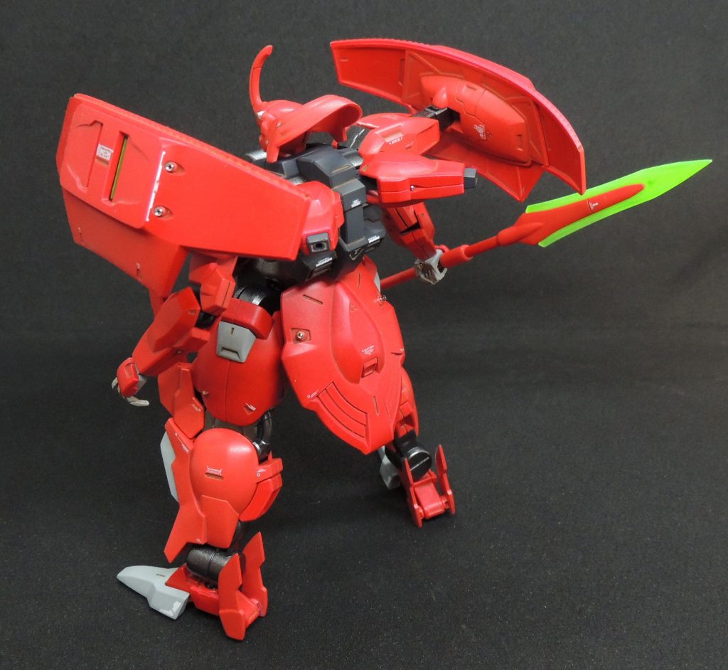 マーキングは主張しすぎない程度に控え目にしました。赤色は色味を微妙を変えた2色を使用。