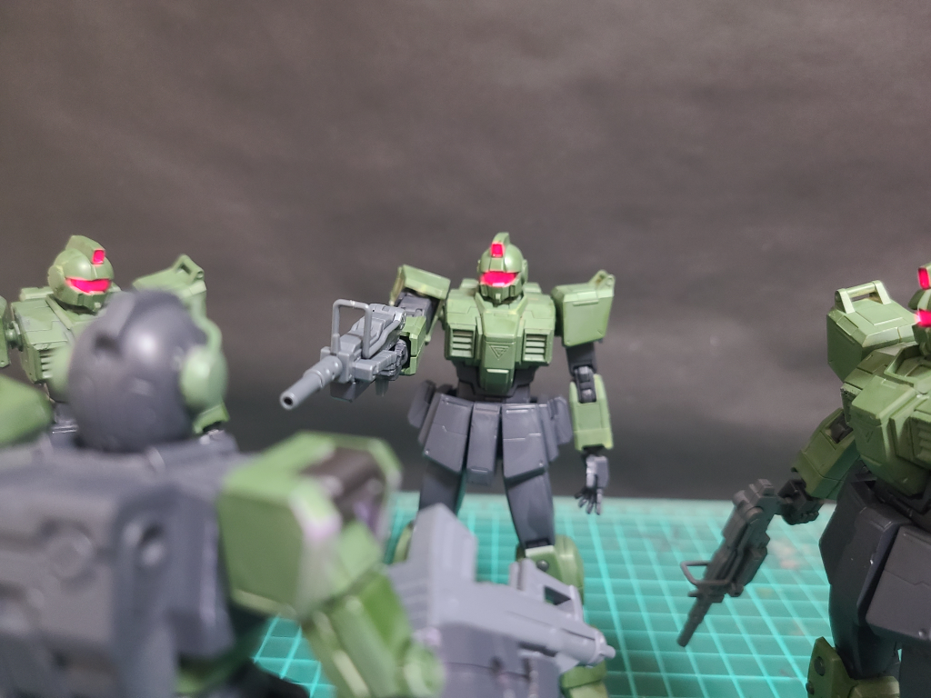 VH兵「うるせぇぞ全くよぉ!オレらはお前より強いんだぜぇ?」ハウンドδ「なっ…!!」VH兵「ここでお前殺してもジオンせいにすりゃなーんの問題もないんだぜ?」ハウンドδ「お…オイ!よせ!」「オイ」