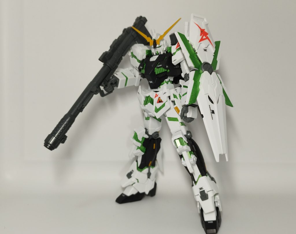 HGUC ユニコーンガンダムデストロイモードにユニコーンモードのバズーカも装備しており、一応フル装備のつもり。