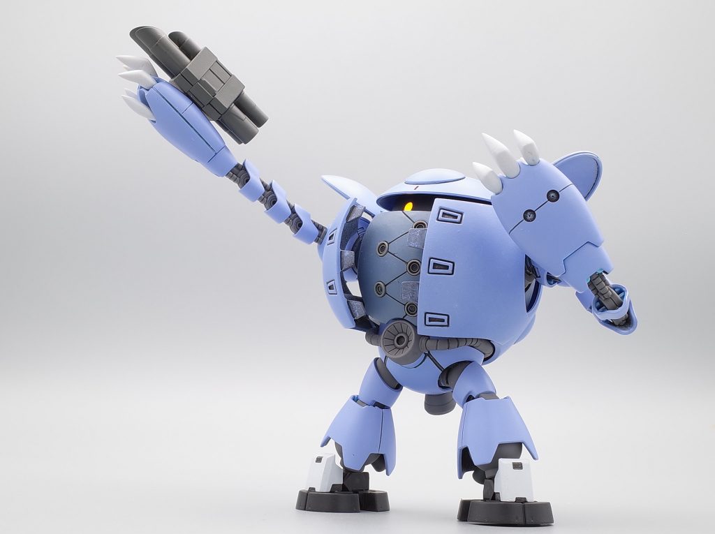 腕部3連ミサイルウォドムポッドから拝借接続穴はスジボリでディテールっぽく