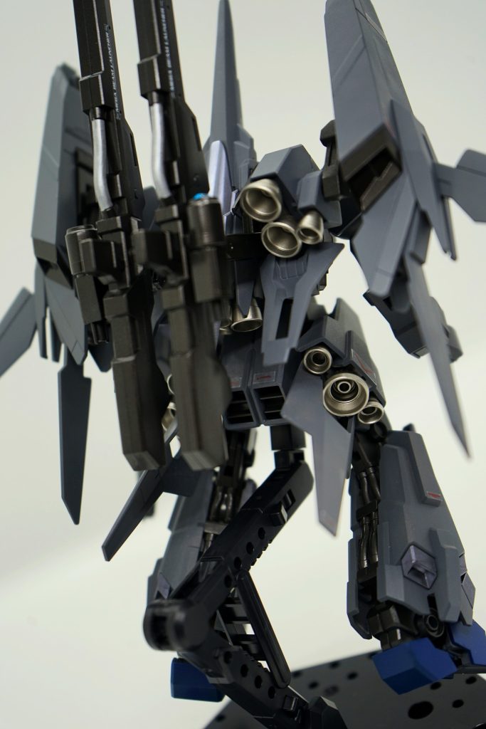 今回は、かなり自分好みのカラーリングにできました。製作中にアーマードコアの新作が発表されたのですが、もし制作前であれば、このリゼルはアーマードコアっぽく仕上げていたかもしれません。最新作楽しみです。