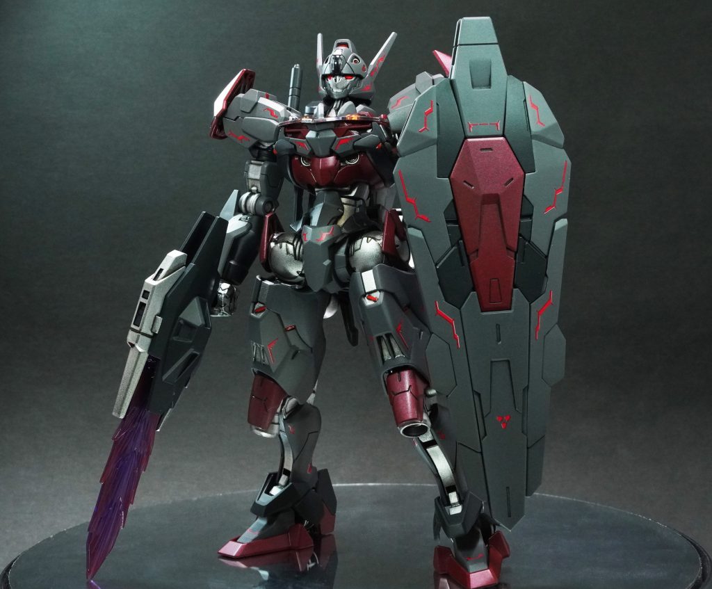 使用した塗料は水性ホビーカラーの　XHUG 03 ガンダムエアリアルグレー / H-8 シルバー / H-20つや消しクリアー / H-54 ネイビーブルー   / H-87 メタリックレッド /  H-90 クリアーレッド　です。