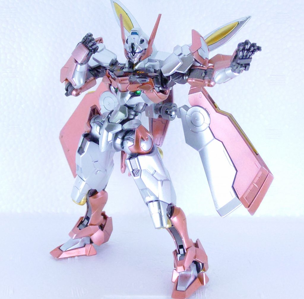 バックパックはベギルベウを流用していますが、接続部分をボールジョイントに変えているのがオシャレポイントです！