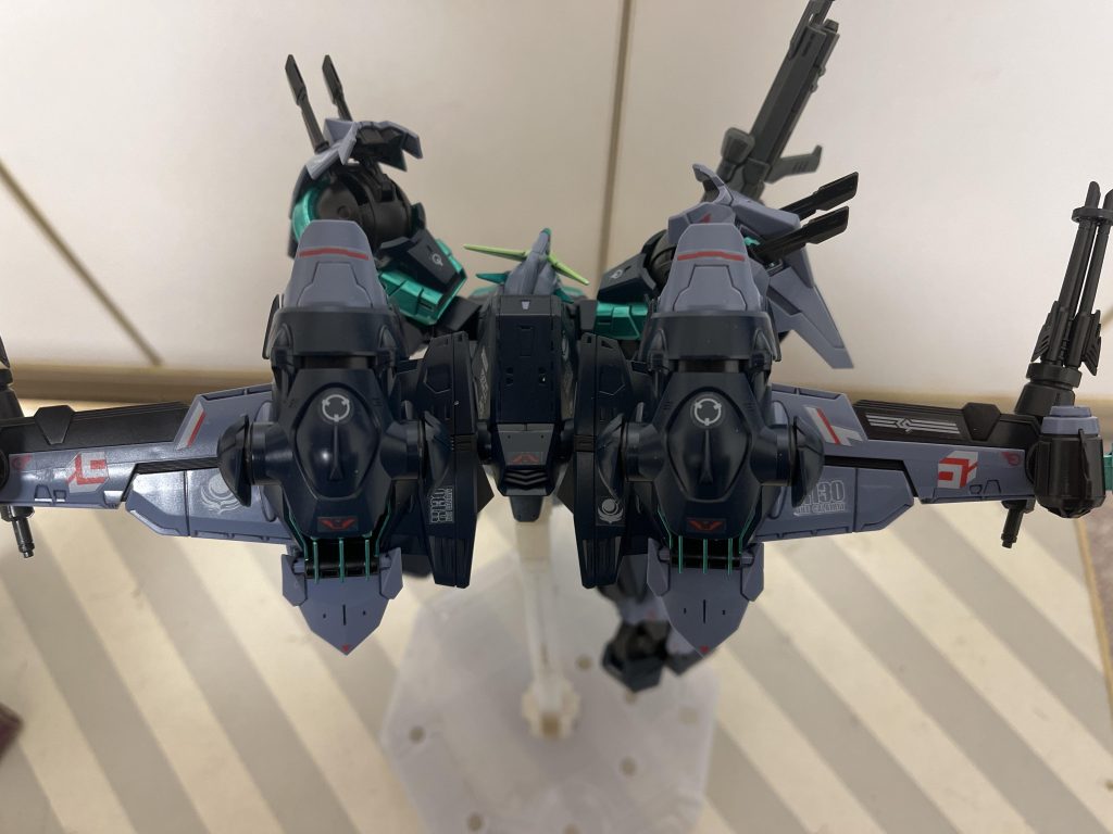 マーキングシールは「こんな凹凸ある箇所に貼れるわけねーだろ!」みたいな指示が説明書に書いてあるので、テキトーに切ったりして小さくしてストレスなく貼れるように。貼り位置もテキトーです。