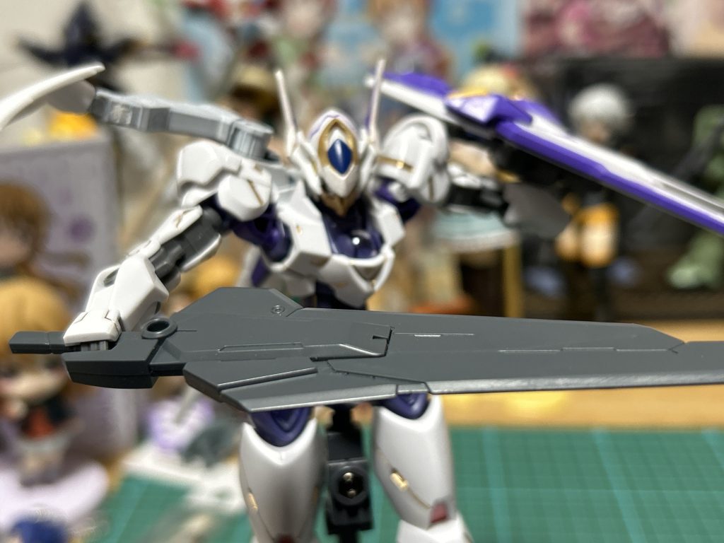 実体剣「デュランダル」大型の実体剣。アイギスで防ぎ、デュランダルで立ちはだかる敵を斬る。