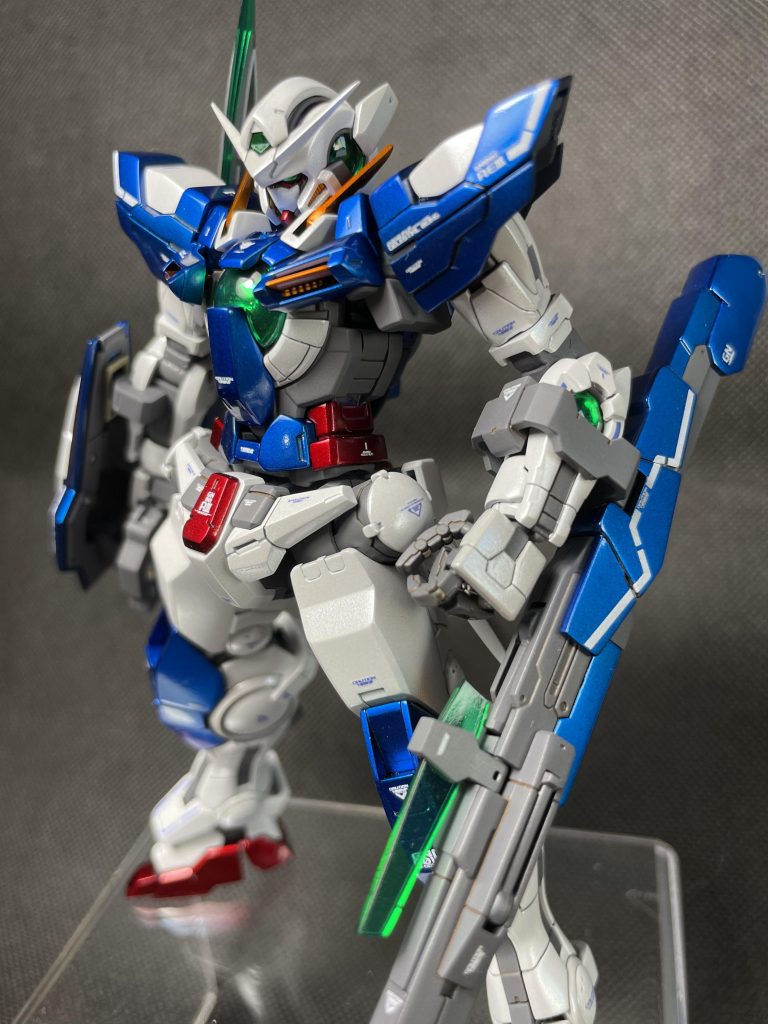 ホワイトはダイヤモンドシルバー関節は艶消し仕上げです