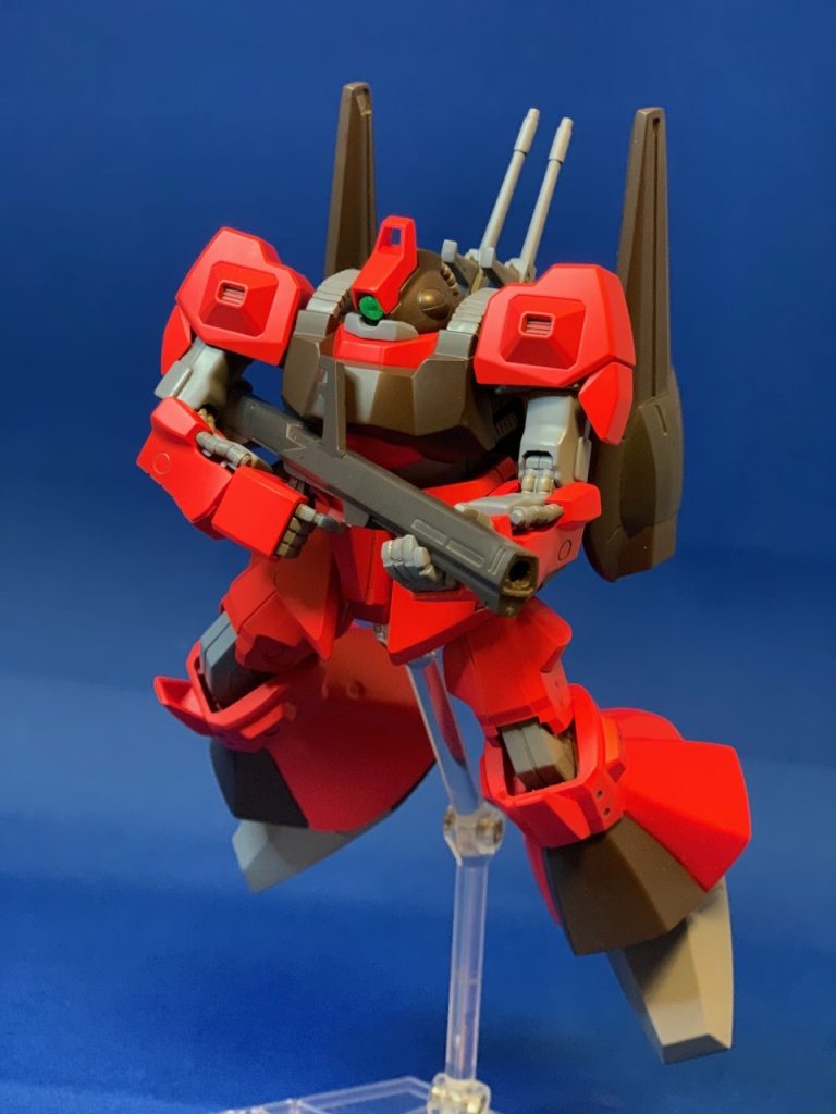 旧版のハンドパーツがあったので加工してバズーカを支えられるようにしました。色は劇場版のイメージでオレンジ寄りにしましたが少し明るかったような気もします。最後までご覧いただきありがとうございました！