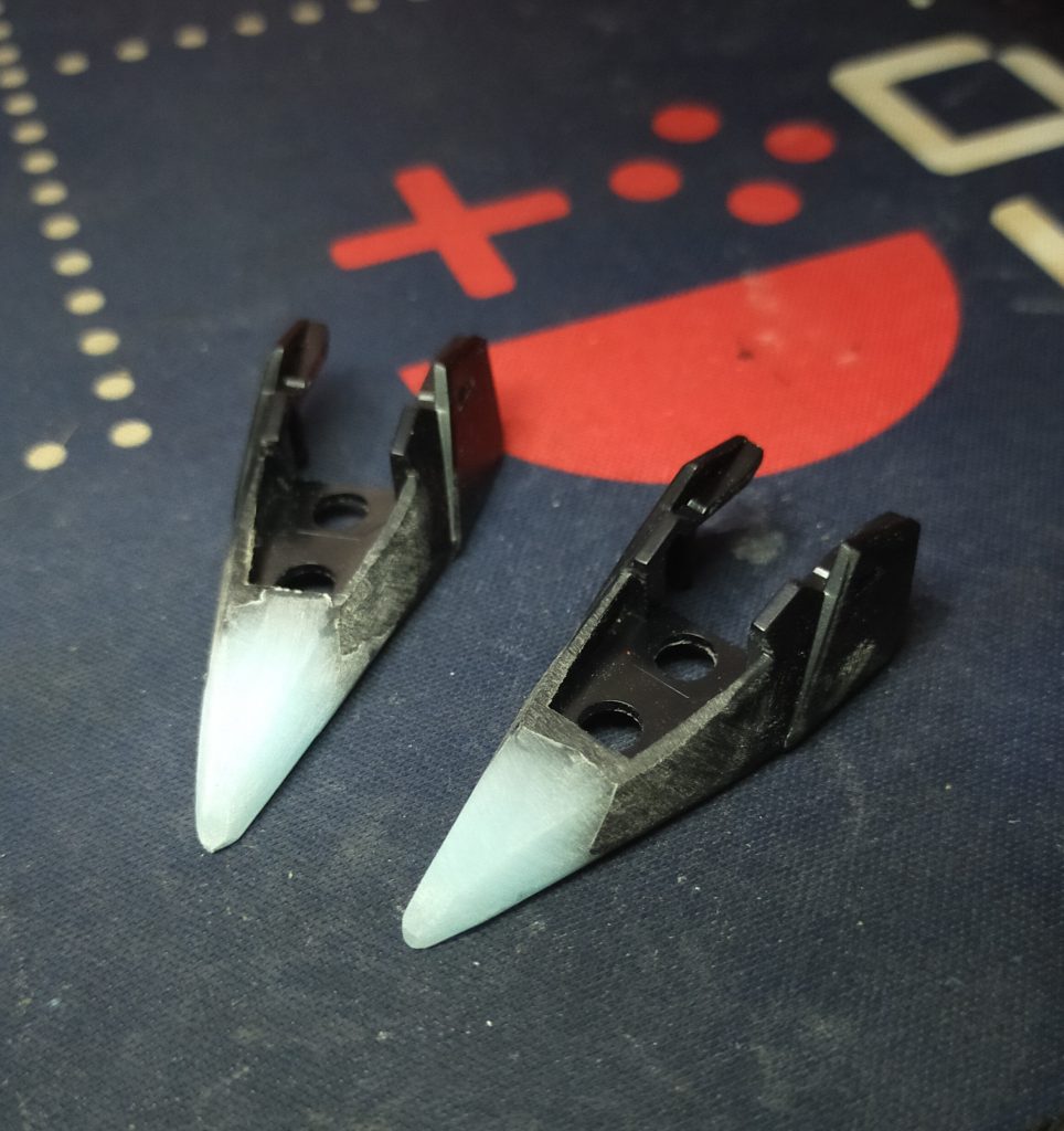 制作途中がこれしか無いし、しかもパテを数年放置したせいで使い物にならなくなり....レジンがあるやん!!って事でレジンで延長加工してみました。意外とええやん??