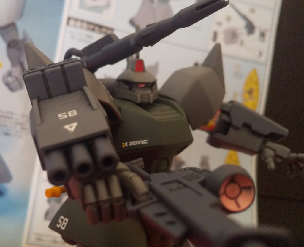 :3連ミサイルランチャーだ。C装備の武器で右腕に装着する。格好いい！