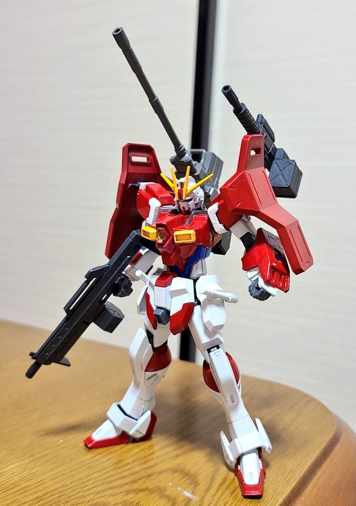 色々組んでみて出来た姿。これができたので完全に砲撃用に寄りました。この時はまだ180mmキャノンを背部に装備しています。