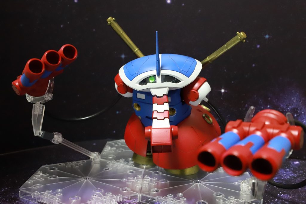 腕の連結チューブはエアブラシのホースを使った為、癖が強く、このポーズしかとれなくて・・・スマソ